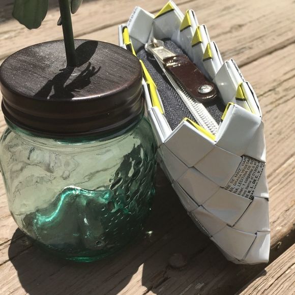 Nahui Olin | Candy Wrapper Weave Coin Wallet in White - Picture 3 of 9